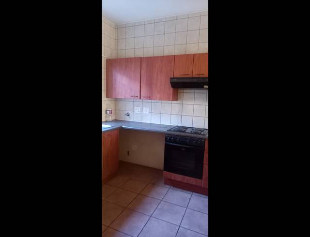 2 BEDROOM TOWNHOUSE FOR SALE IN VAN DYK PARK